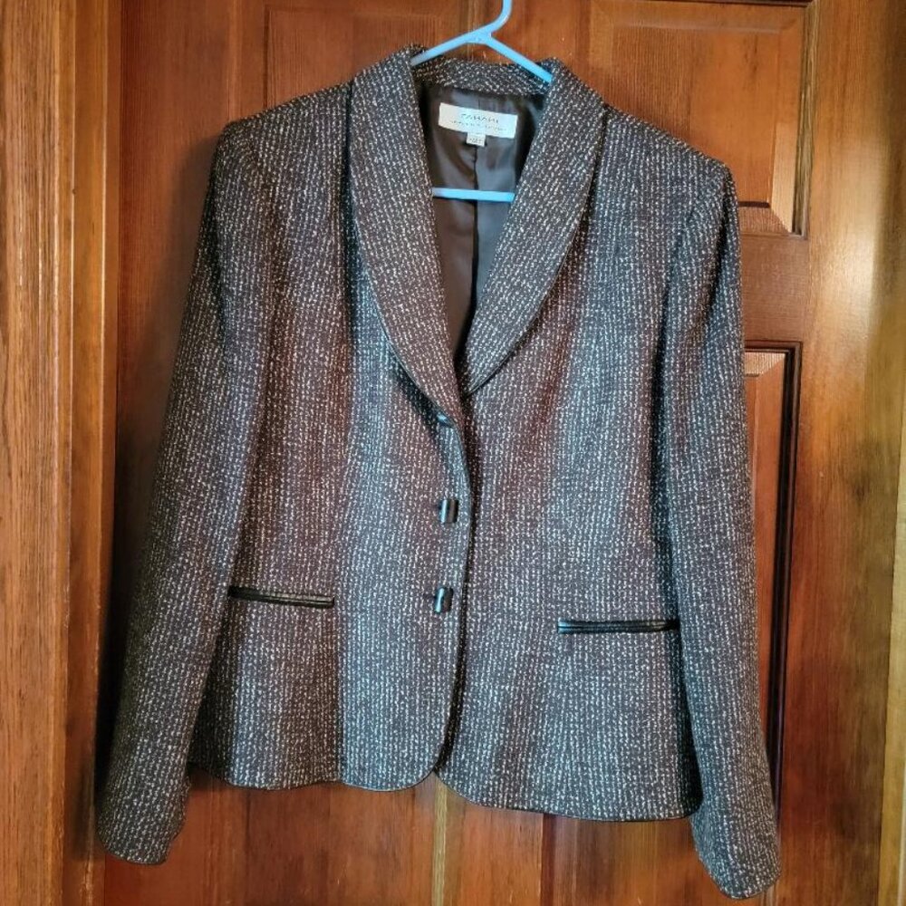 Tahari two piece suit jacket and skirt